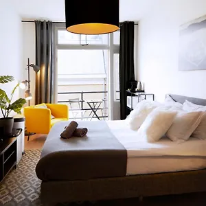 Modern Hideout Ace Location Bed & Breakfast